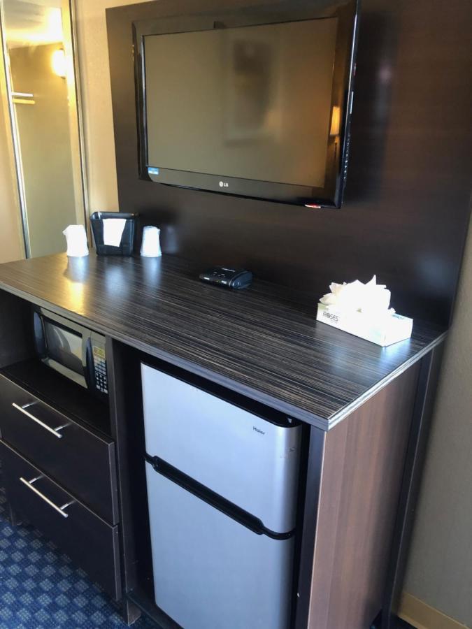 Howard Johnson By Wyndham Odessa Tx Экстерьер фото
